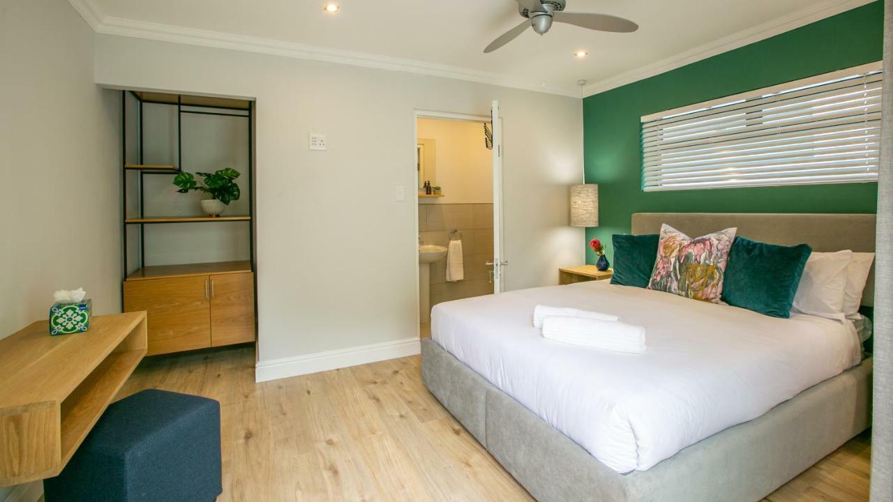Hout & About Guest House Hout Bay Exterior foto